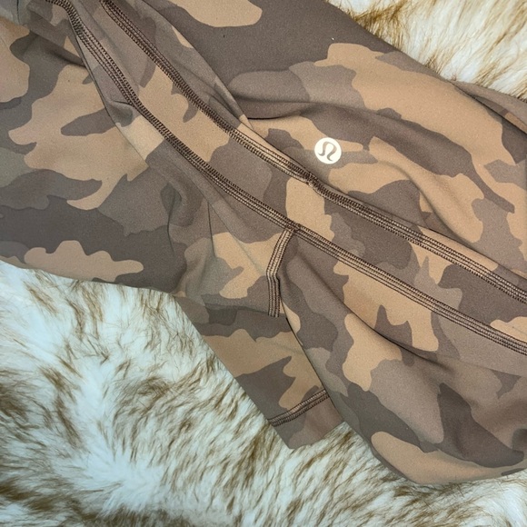 Lululemon Align High Rise Leggings 25” Heritage 365 Camo Beige Multi Size 6 - Picture 3 of 3